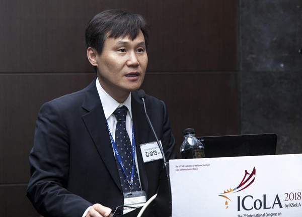 한국지질·동맥경화학회 학술이사 김상현 교수가 제 7회 ICoLA 2018의 주요 세션을 소개하고 있다.