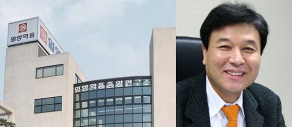 사진 좌측부터 일양약품 연구소, 일양약품 김동연 대표이사.