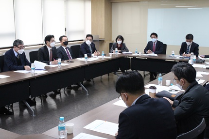 한국제약바이오협회는 4일 긴급 이사장단 회의를 열어 코로나19 극복을 위해 총력 대응하기로 결의했다.
