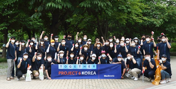 메드트로닉 코리아 사내 봉사그룹인 ‘Project6 Korea’가 7월 2일 서울 숲에서 ‘프로젝트 6 플로깅’ 캠페인을 실시했다.