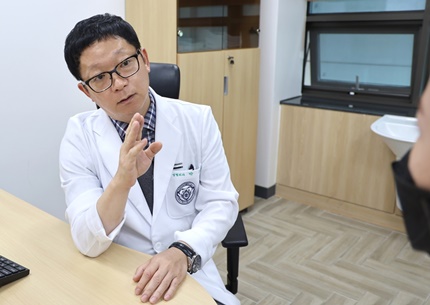 경희대병원 성형외과 박준 교수 진료컷.