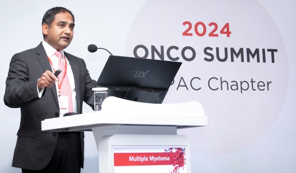  지난 16일에 열린 ‘온코 서밋 2024’ 다발골수종 세션 중 영국 옥스포드대학병원 카르티크 라마사미(Karthik Ramasamy) 박사가 발표를 진행하고 있다.